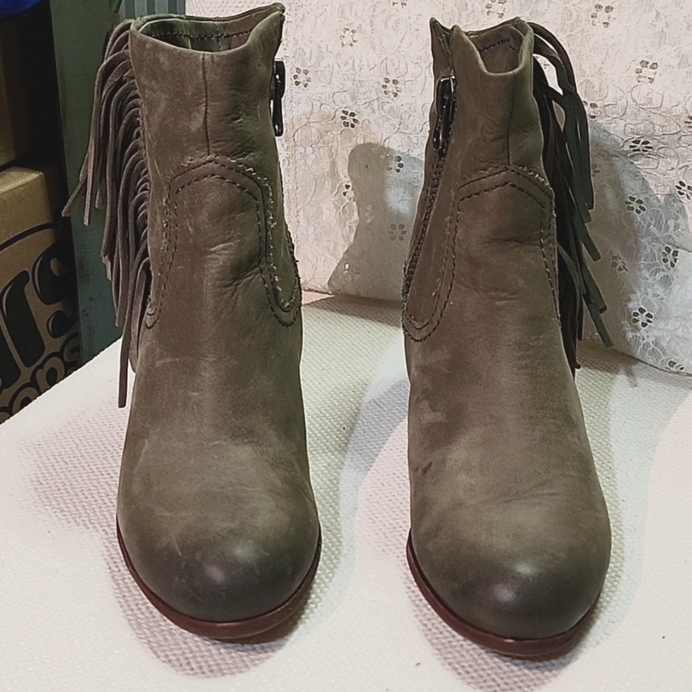 Women's Sam Edelman EUC Olive Green Booties size 8M